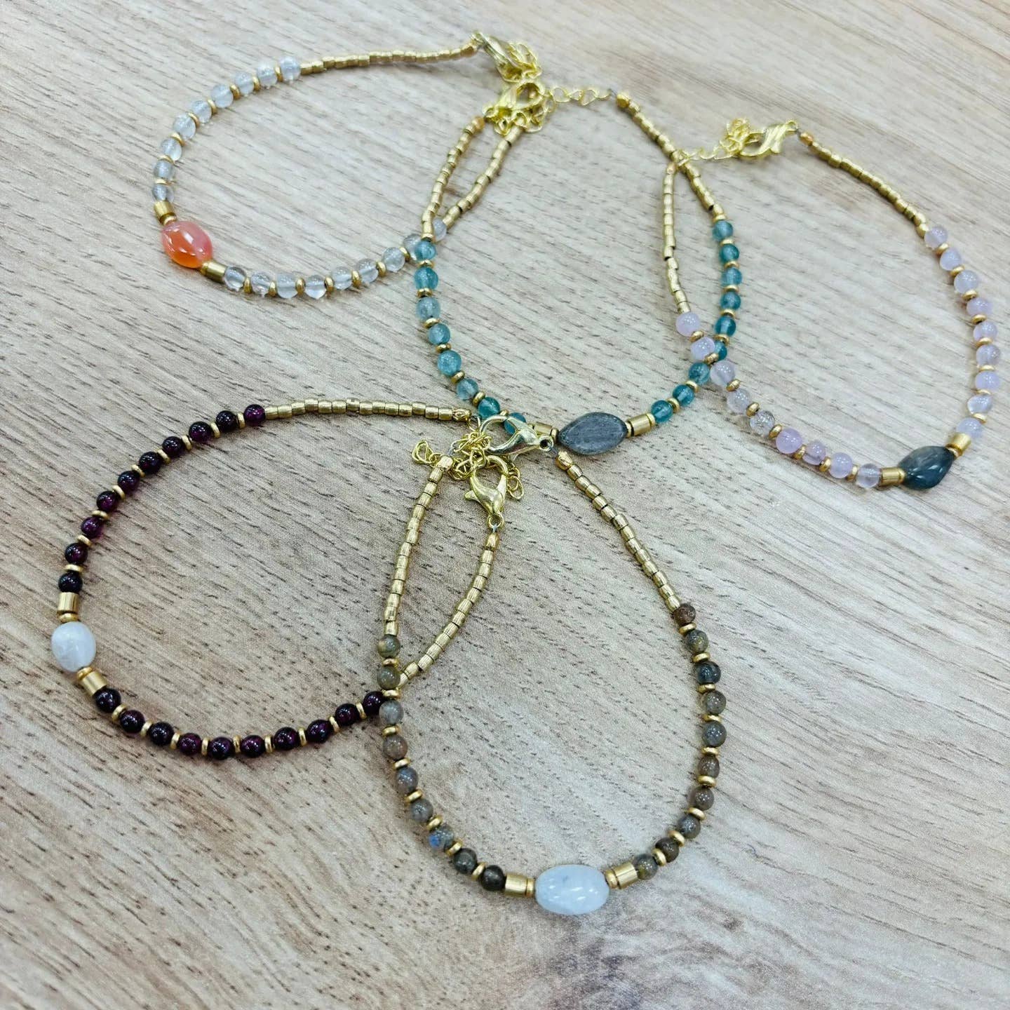 Pulsera con minerales
