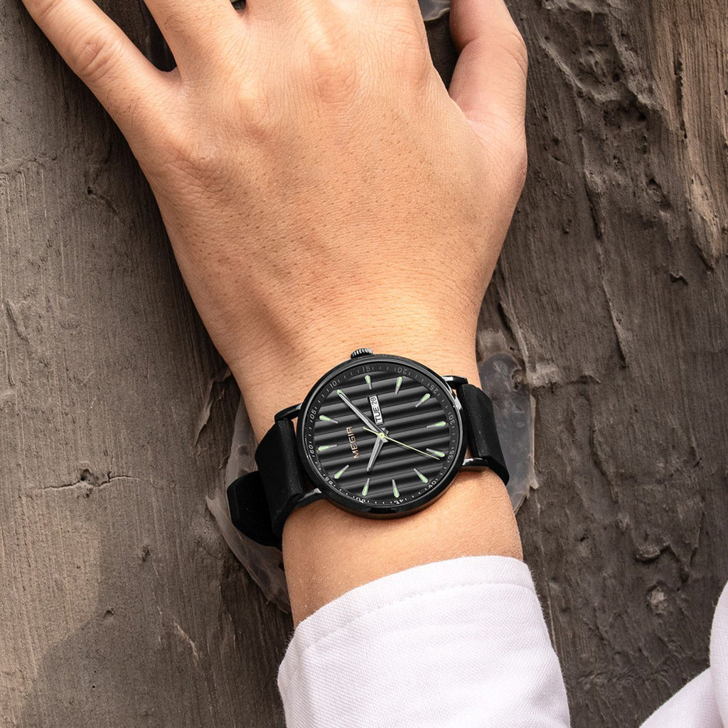 MEGIR Luxury Big Dial Mens Watch Fashion Quartz Casual Sport Wristwatch for Men Waterproof Week Date Display Clock Reloj Hombre 1081