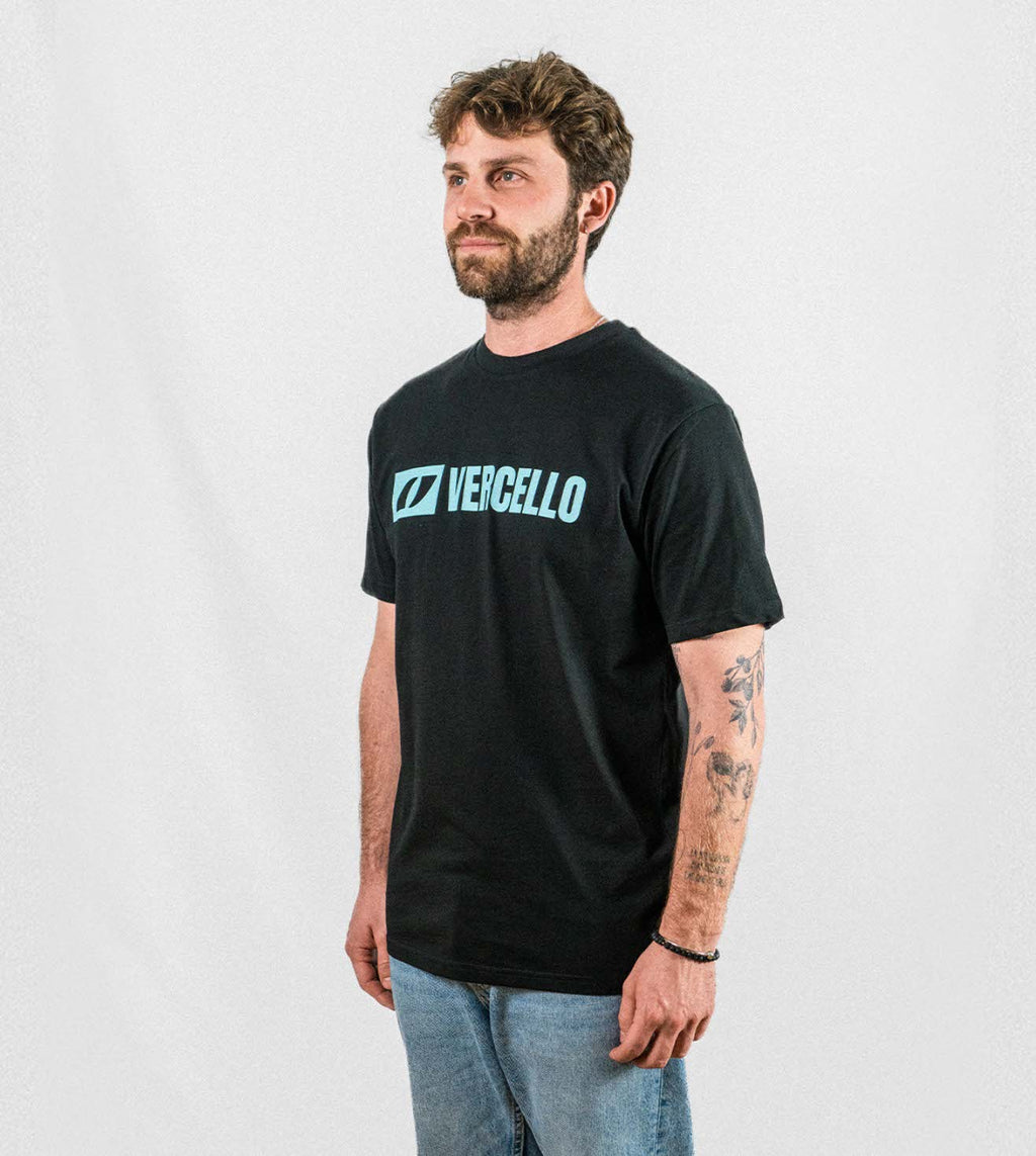 Camiseta Vercello Essential Negra Turquesa