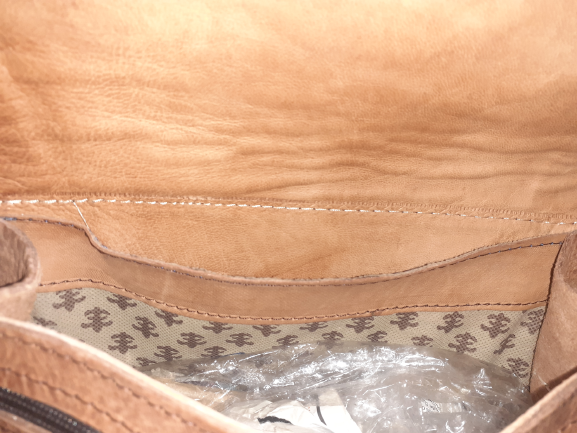 Bolso redondo con piedra
