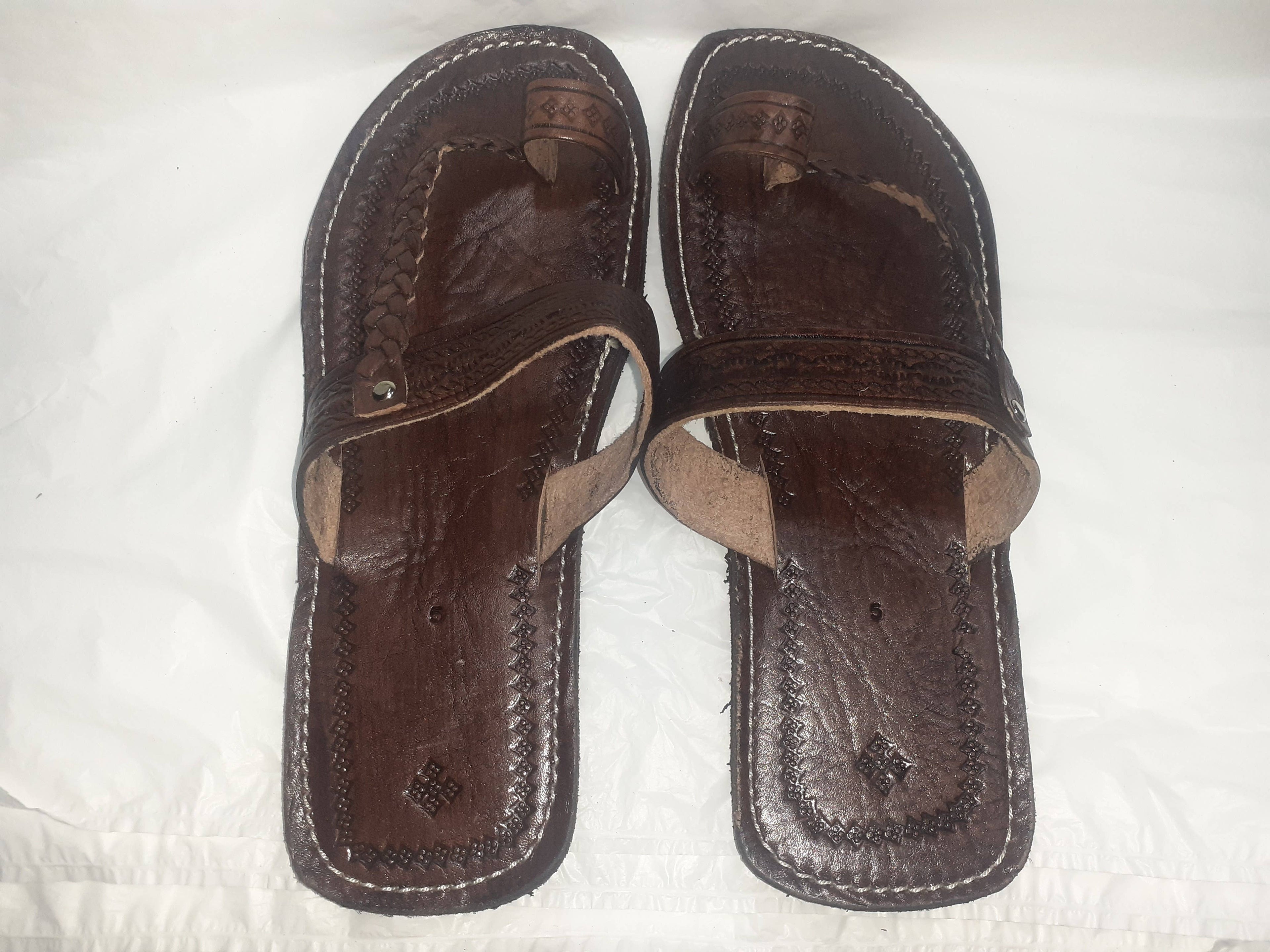 Sandalias de cuero.Marron oscuro