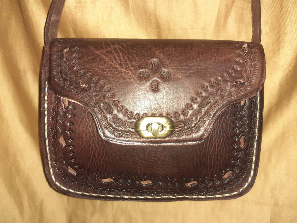 Bolso trapecio labrado click
