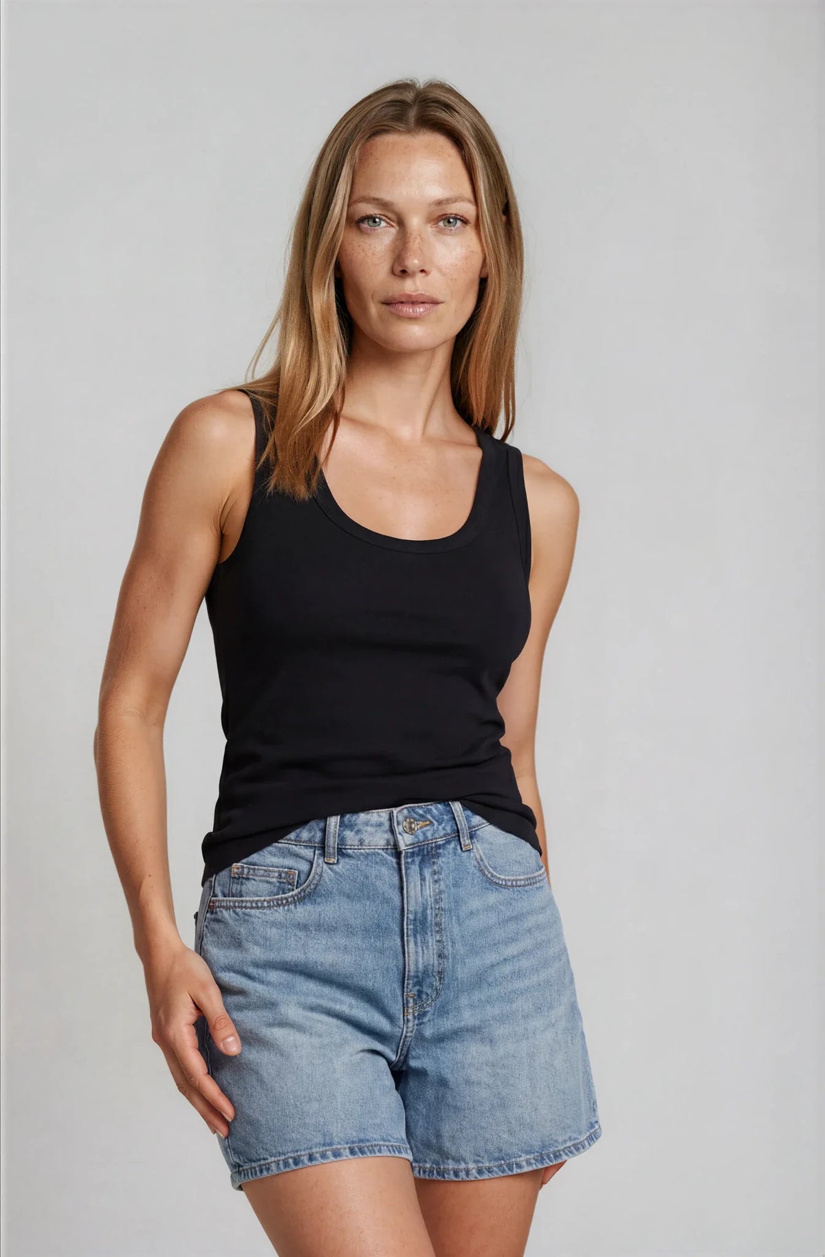 Camiseta Básica Premium Algodón Orgánico – Tirantes Finos Mujer