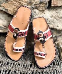 Sandalias de cuero beige y tela de panama