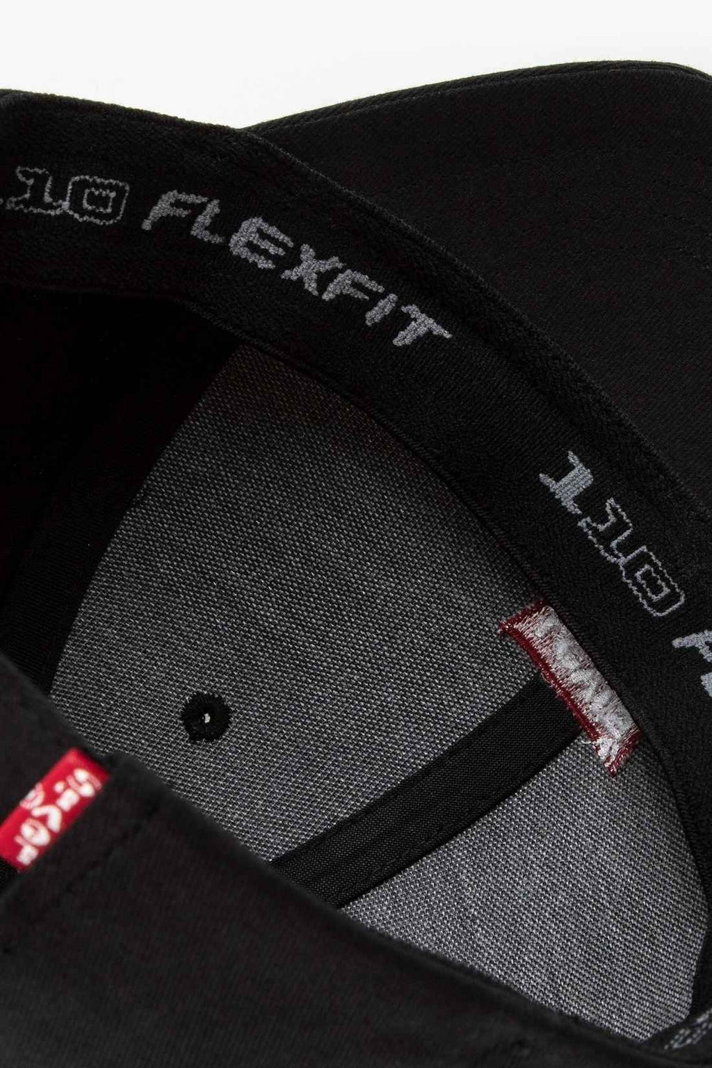 LEVI'S - Men's Housemark Flexfit® cap  - Size OS
