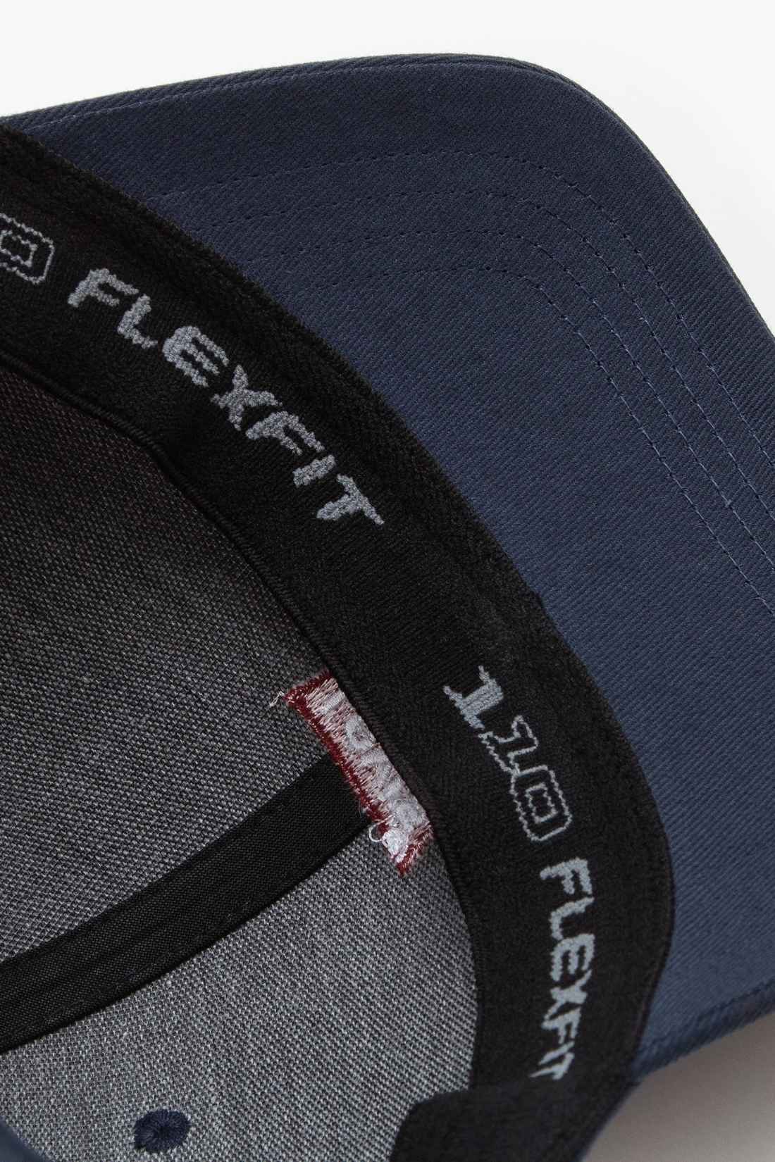LEVI'S - Men's Housemark Flexfit® cap  - Size OS
