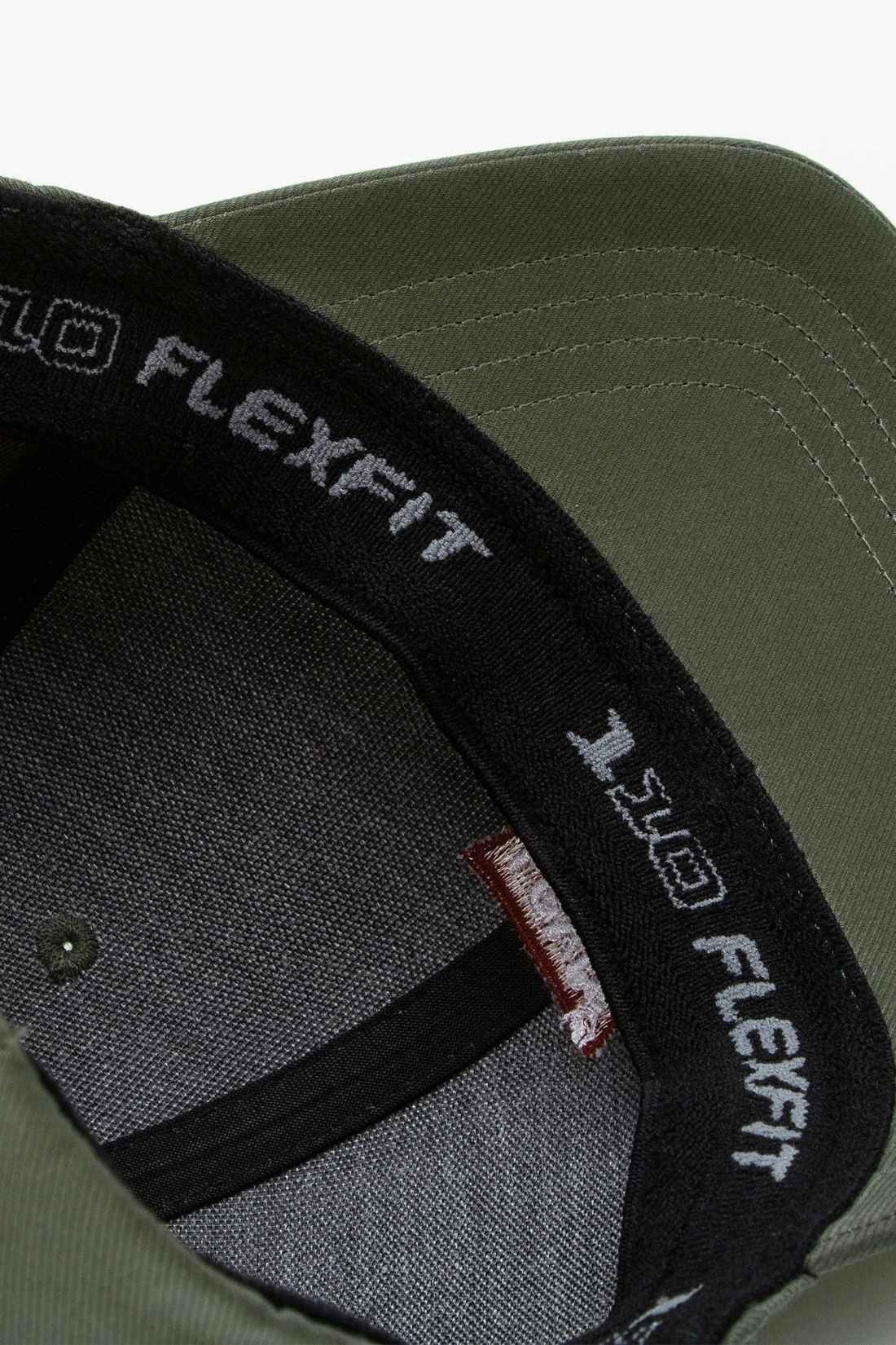 LEVI'S - Men's Housemark Flexfit® cap  - Size OS