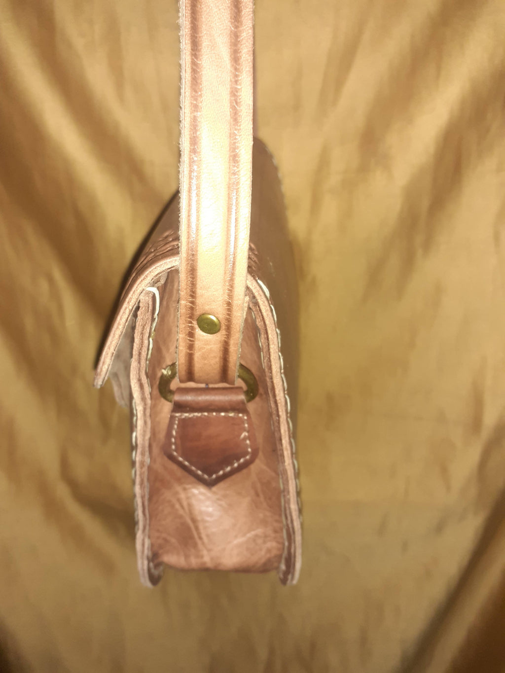Bolso trapecio labrado click