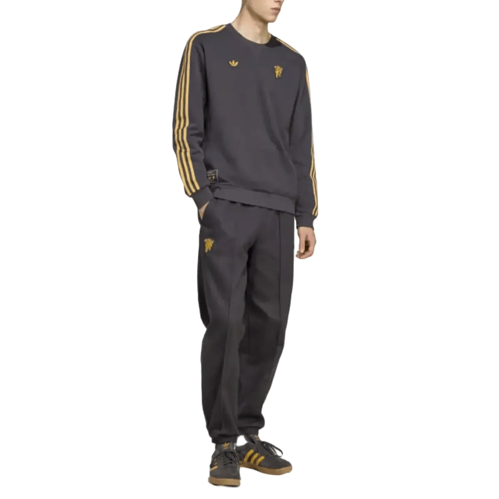Manchester United Originals casual presentation sweat tracksuit 2025/26 - Adidas